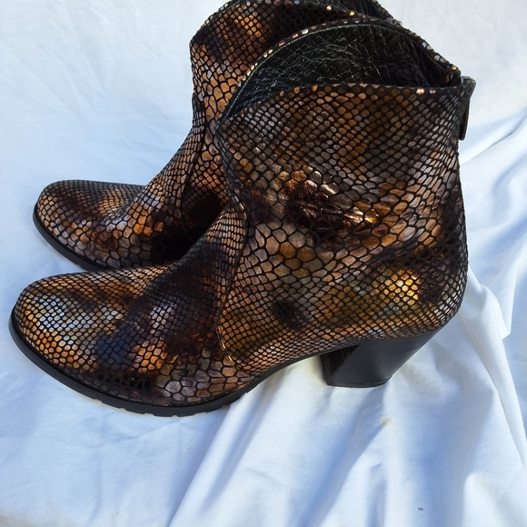 Artemis metallic leather reptile pattern ankle boots 41/10 - Picture 4 of 16